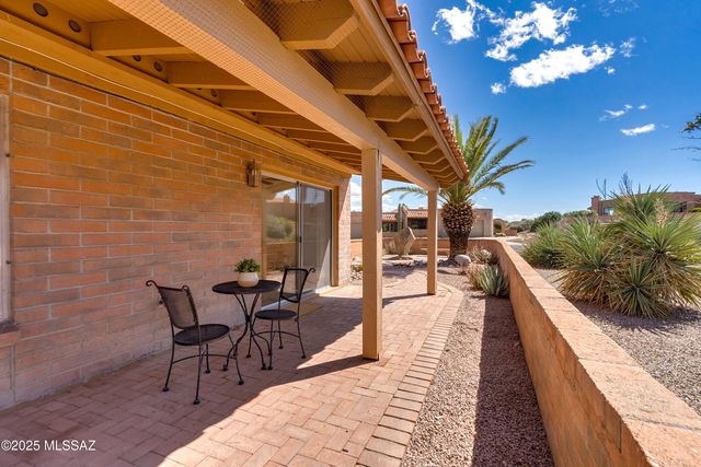 736 W Desert Hills Drive, Green Valley, AZ 85622