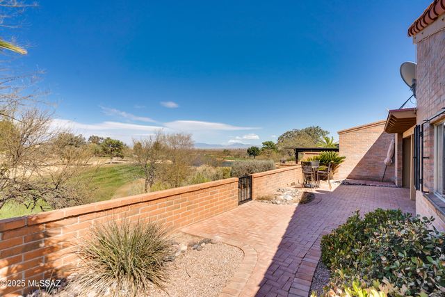 736 W Desert Hills Drive, Green Valley, AZ 85622