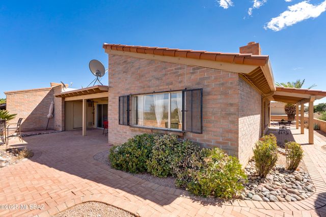 736 W Desert Hills Drive, Green Valley, AZ 85622