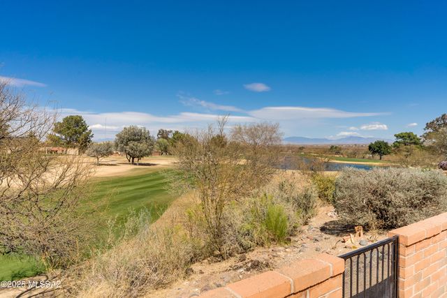 736 W Desert Hills Drive, Green Valley, AZ 85622