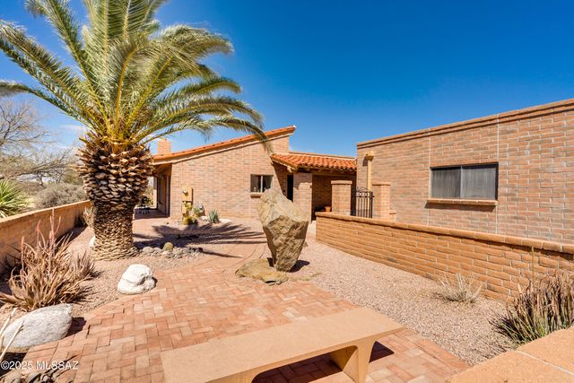 736 W Desert Hills Drive, Green Valley, AZ 85622
