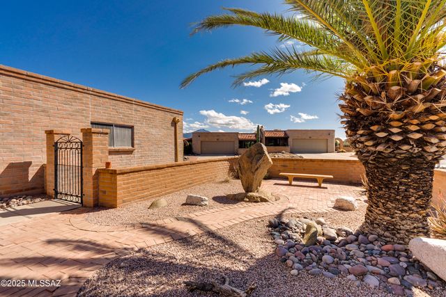 736 W Desert Hills Drive, Green Valley, AZ 85622
