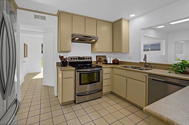 4671 Robbins Street, San Diego, CA 92122