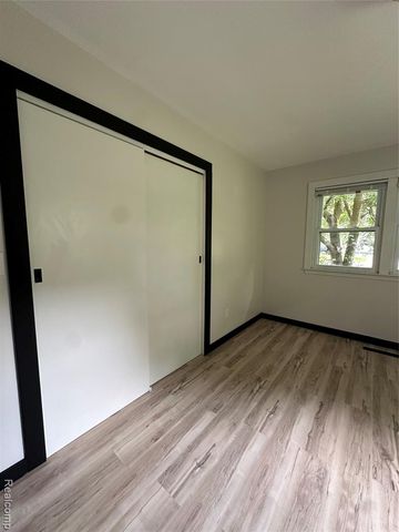 4279 Beechwood Avenue, Burton, MI 48509