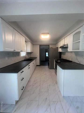 4279 Beechwood Avenue, Burton, MI 48509