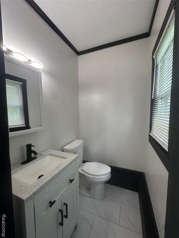 4279 Beechwood Avenue, Burton, MI 48509