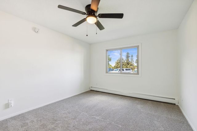 2011 E 122nd Street D5, Burnsville, MN 55337