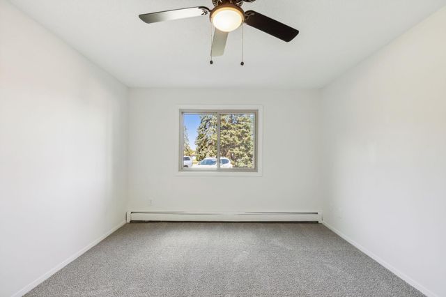 2011 E 122nd Street D5, Burnsville, MN 55337