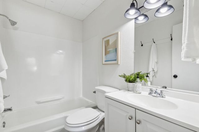2011 E 122nd Street D5, Burnsville, MN 55337