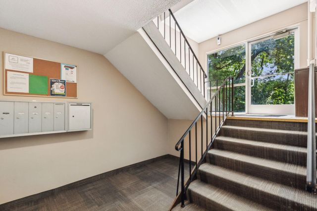 2011 E 122nd Street D5, Burnsville, MN 55337
