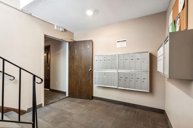 2011 E 122nd Street D5, Burnsville, MN 55337