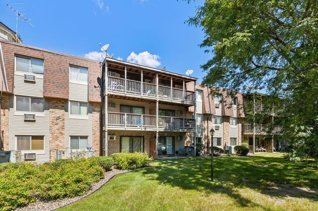 2011 E 122nd Street D5, Burnsville, MN 55337