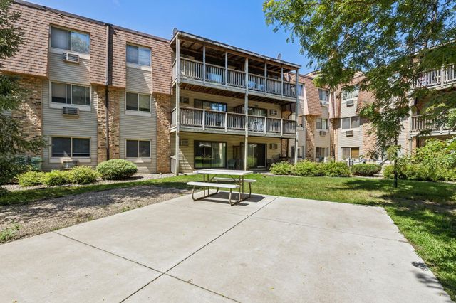 2011 E 122nd Street D5, Burnsville, MN 55337