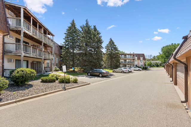 2011 E 122nd Street D5, Burnsville, MN 55337