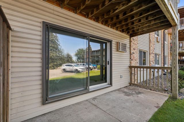 2011 E 122nd Street D5, Burnsville, MN 55337