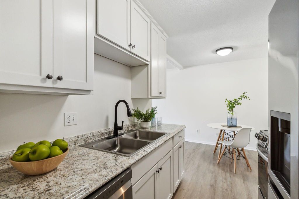 2011 E 122nd Street D5, Burnsville, MN 55337 — photo 4