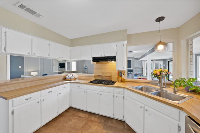 5707 Overridge Drive, Arlington, TX 76017