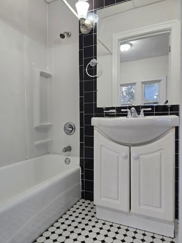 10 Lawndale Street, Hammond, IN 46324