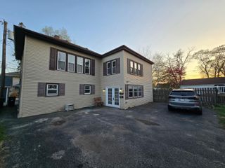 10 Lawndale Street, Hammond, IN 46324
