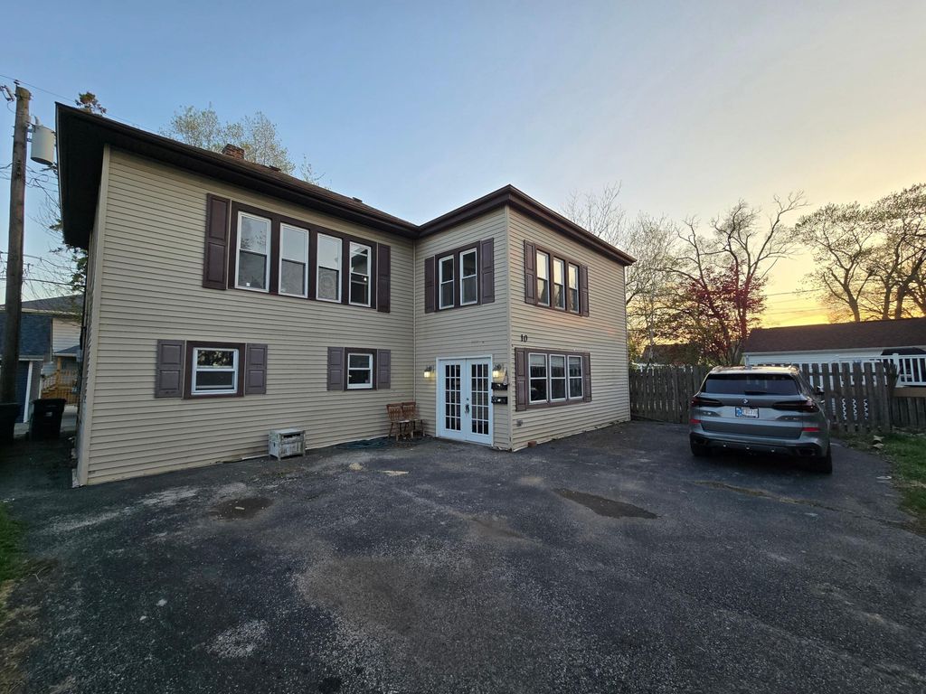 10 Lawndale Street, Hammond, IN 46324