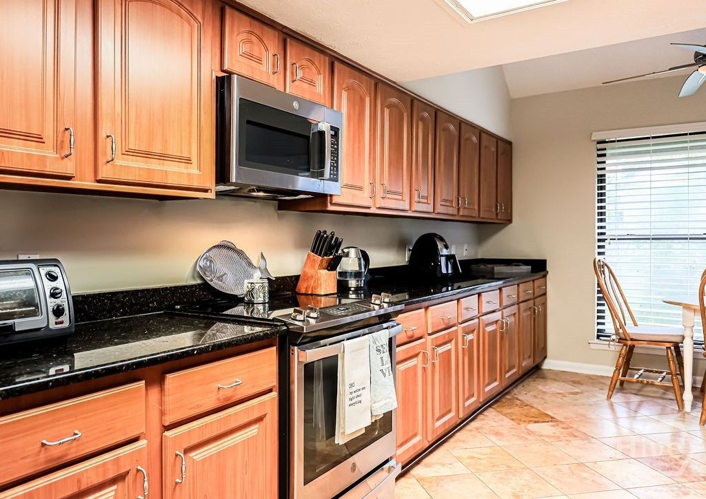 Image 15 of property listing at 459 Mall Boulevard 100, Savannah, GA 31406