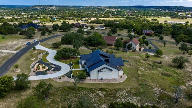 204 Beverly Hills Lane, Kerrville, TX 78028