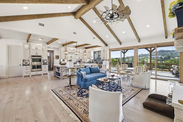 204 Beverly Hills Lane, Kerrville, TX 78028