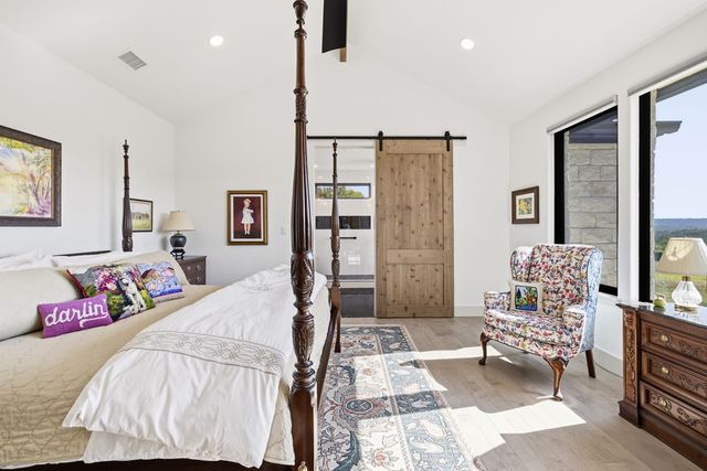204 Beverly Hills Lane, Kerrville, TX 78028