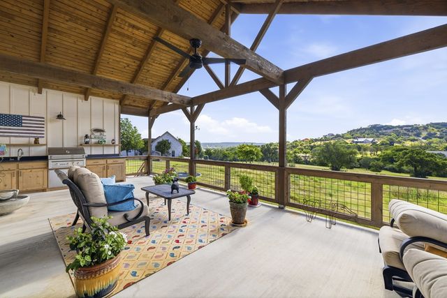 204 Beverly Hills Lane, Kerrville, TX 78028