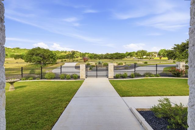 204 Beverly Hills Lane, Kerrville, TX 78028