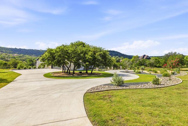 204 Beverly Hills Lane, Kerrville, TX 78028