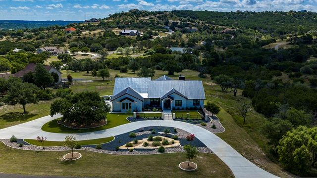 204 Beverly Hills Lane, Kerrville, TX 78028