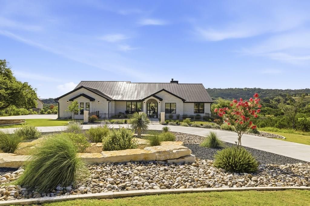 204 Beverly Hills Lane, Kerrville, TX 78028