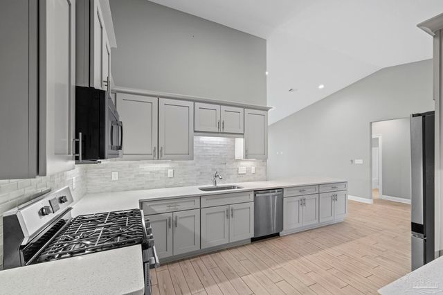 5292 Soundside Dr, Gulf Breeze, FL 32563