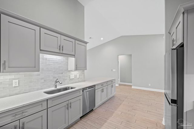 5292 Soundside Dr, Gulf Breeze, FL 32563