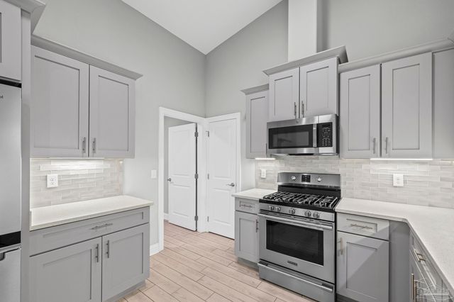 5292 Soundside Dr, Gulf Breeze, FL 32563