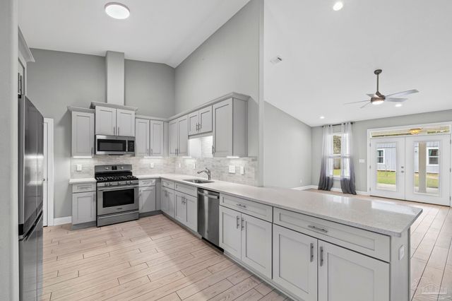 5292 Soundside Dr, Gulf Breeze, FL 32563