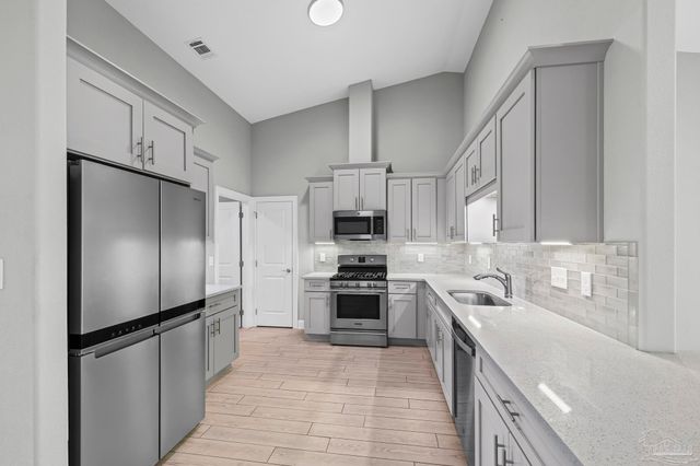 5292 Soundside Dr, Gulf Breeze, FL 32563