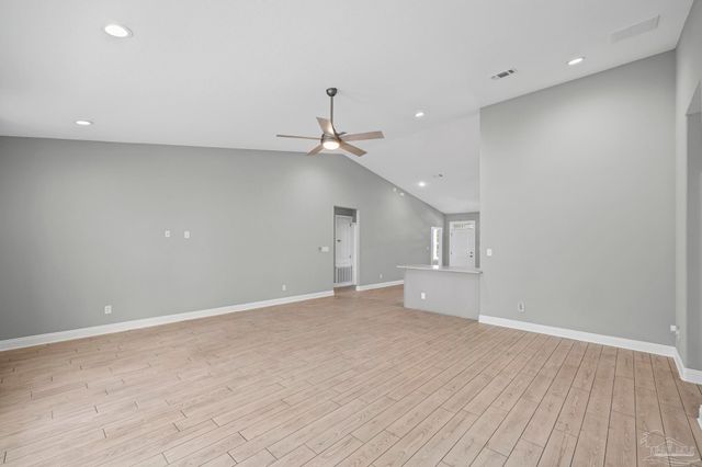 5292 Soundside Dr, Gulf Breeze, FL 32563