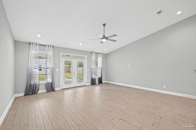 5292 Soundside Dr, Gulf Breeze, FL 32563