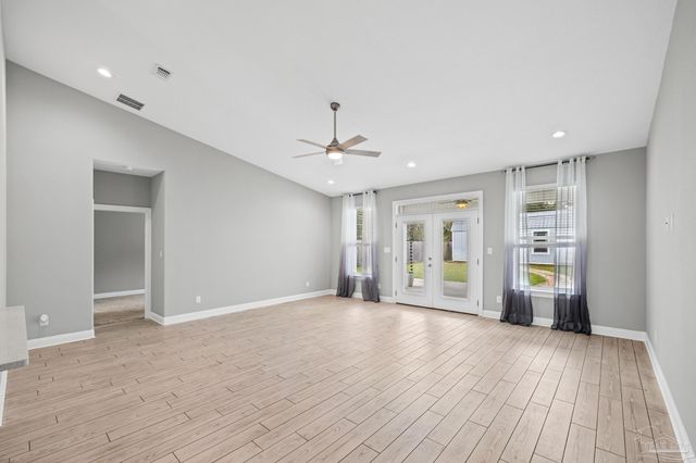 5292 Soundside Dr, Gulf Breeze, FL 32563