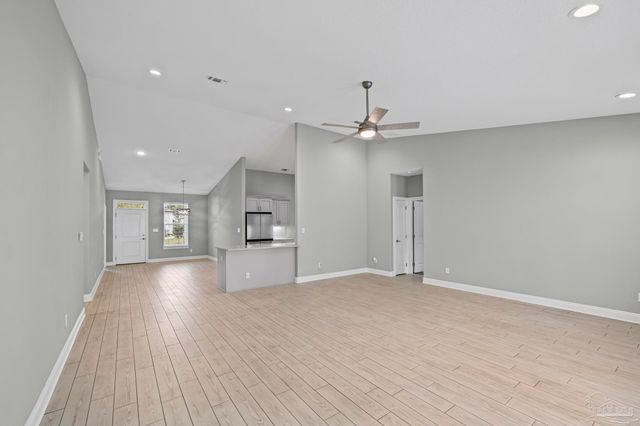 5292 Soundside Dr, Gulf Breeze, FL 32563