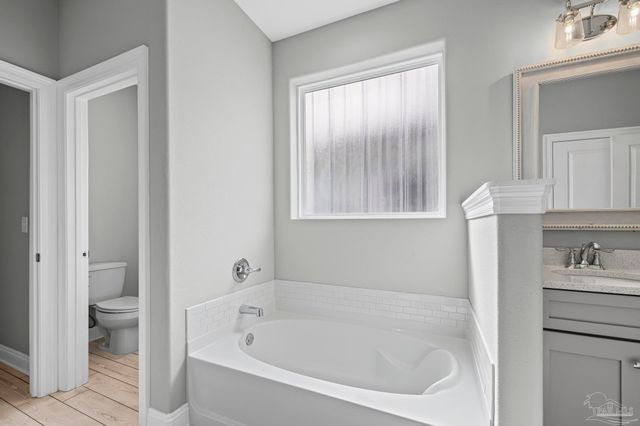 5292 Soundside Dr, Gulf Breeze, FL 32563