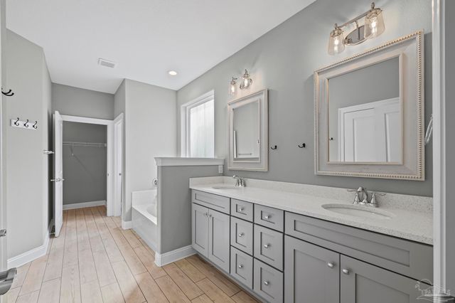 5292 Soundside Dr, Gulf Breeze, FL 32563