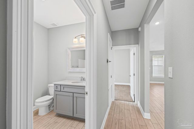 5292 Soundside Dr, Gulf Breeze, FL 32563