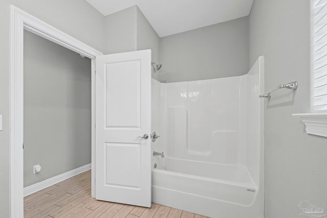 5292 Soundside Dr, Gulf Breeze, FL 32563