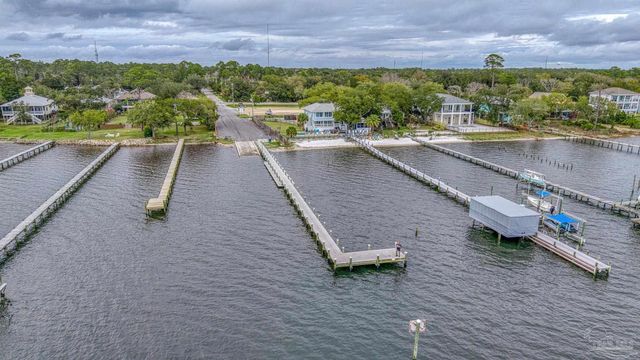 5292 Soundside Dr, Gulf Breeze, FL 32563
