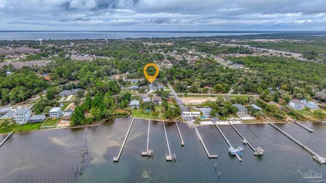 5292 Soundside Dr, Gulf Breeze, FL 32563