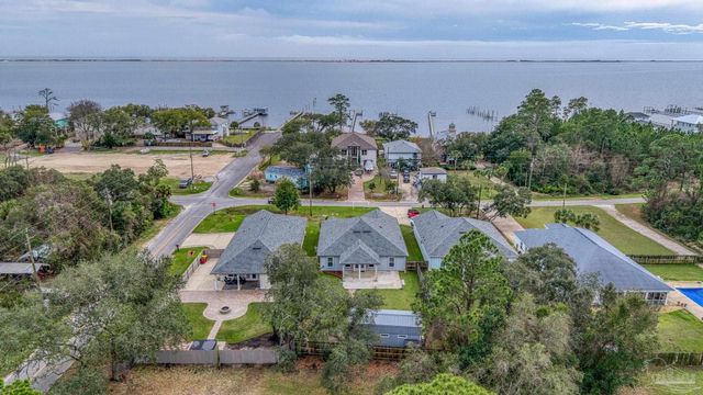 5292 Soundside Dr, Gulf Breeze, FL 32563