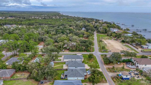 5292 Soundside Dr, Gulf Breeze, FL 32563
